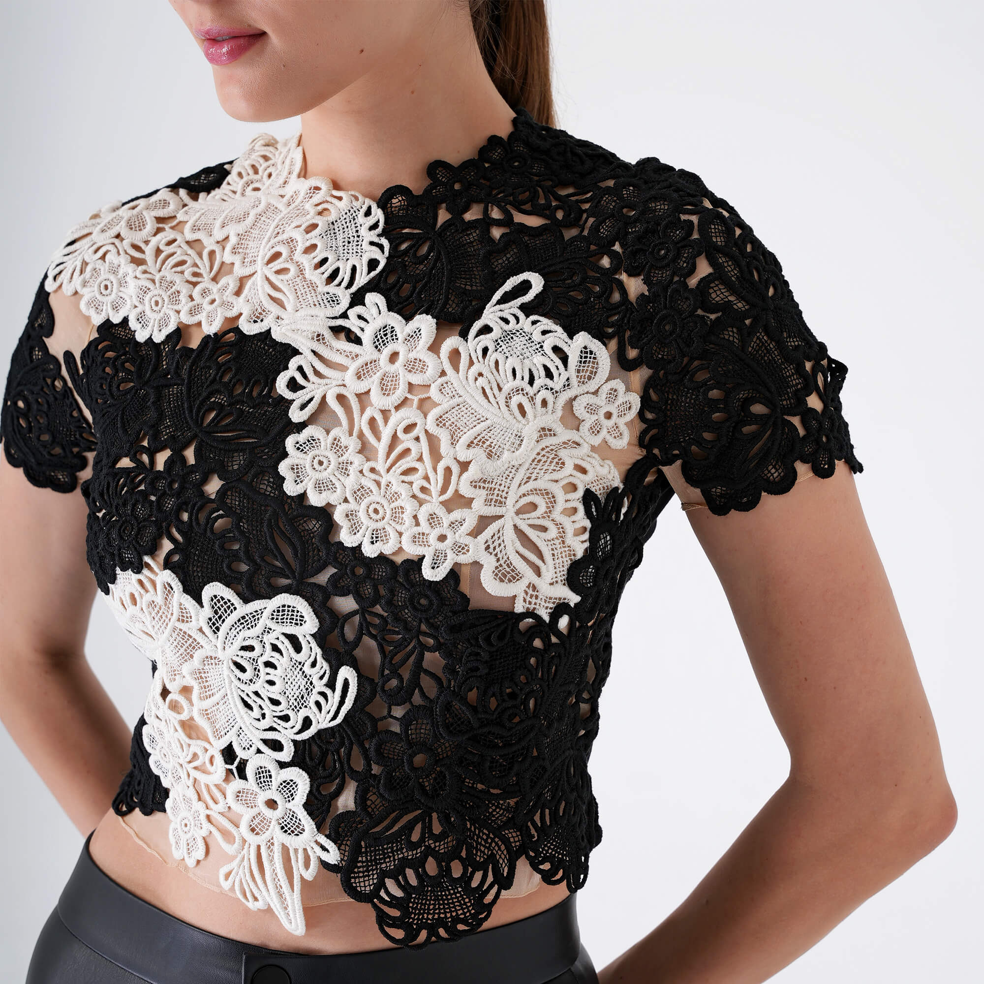 Erdem - White & Black Lace Short Sleeve Blouse